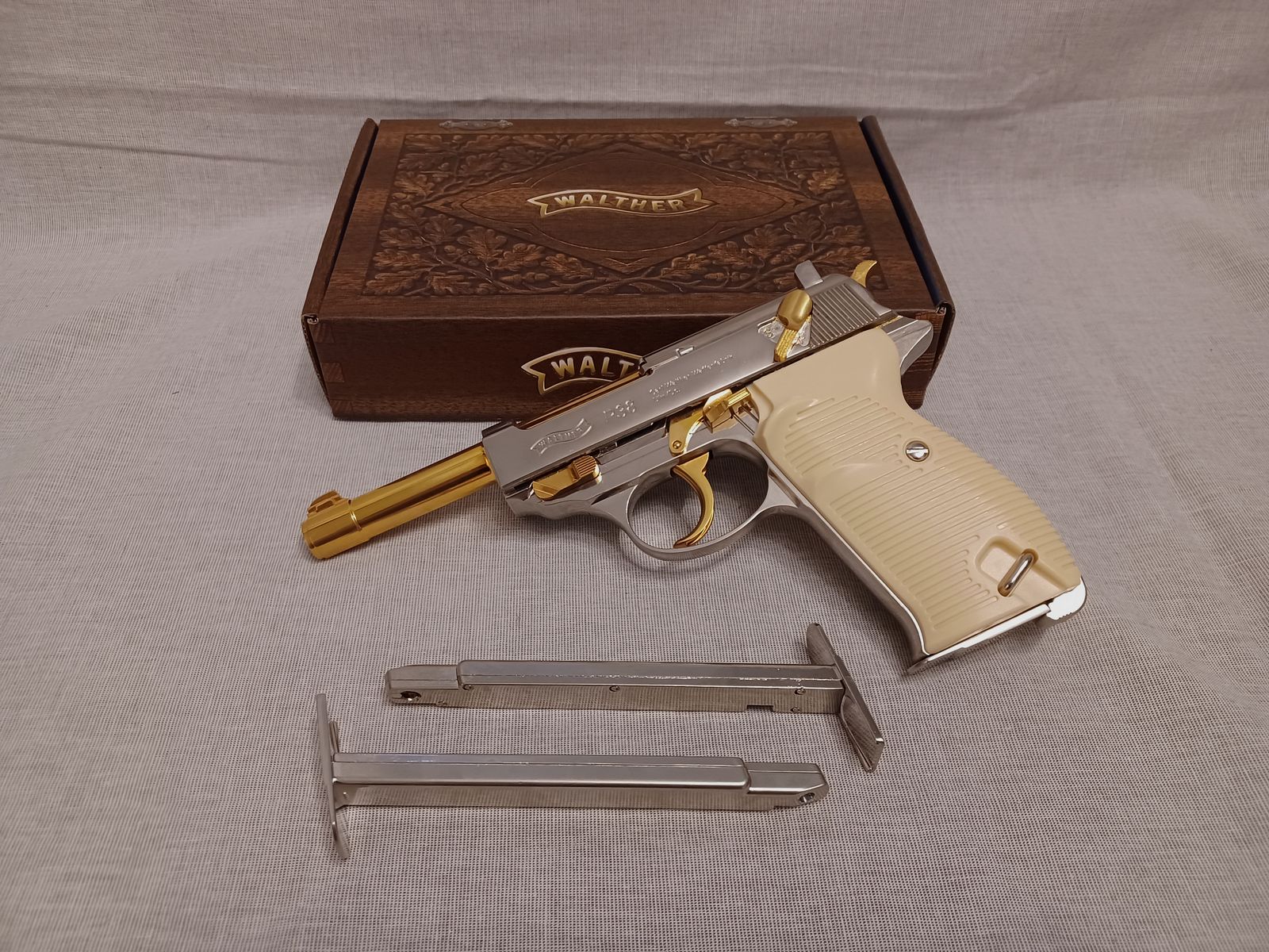 Legends P38 - GOLD / 4,5 mm BB / BlowBack / CO2 / Pistole / OVP (128)