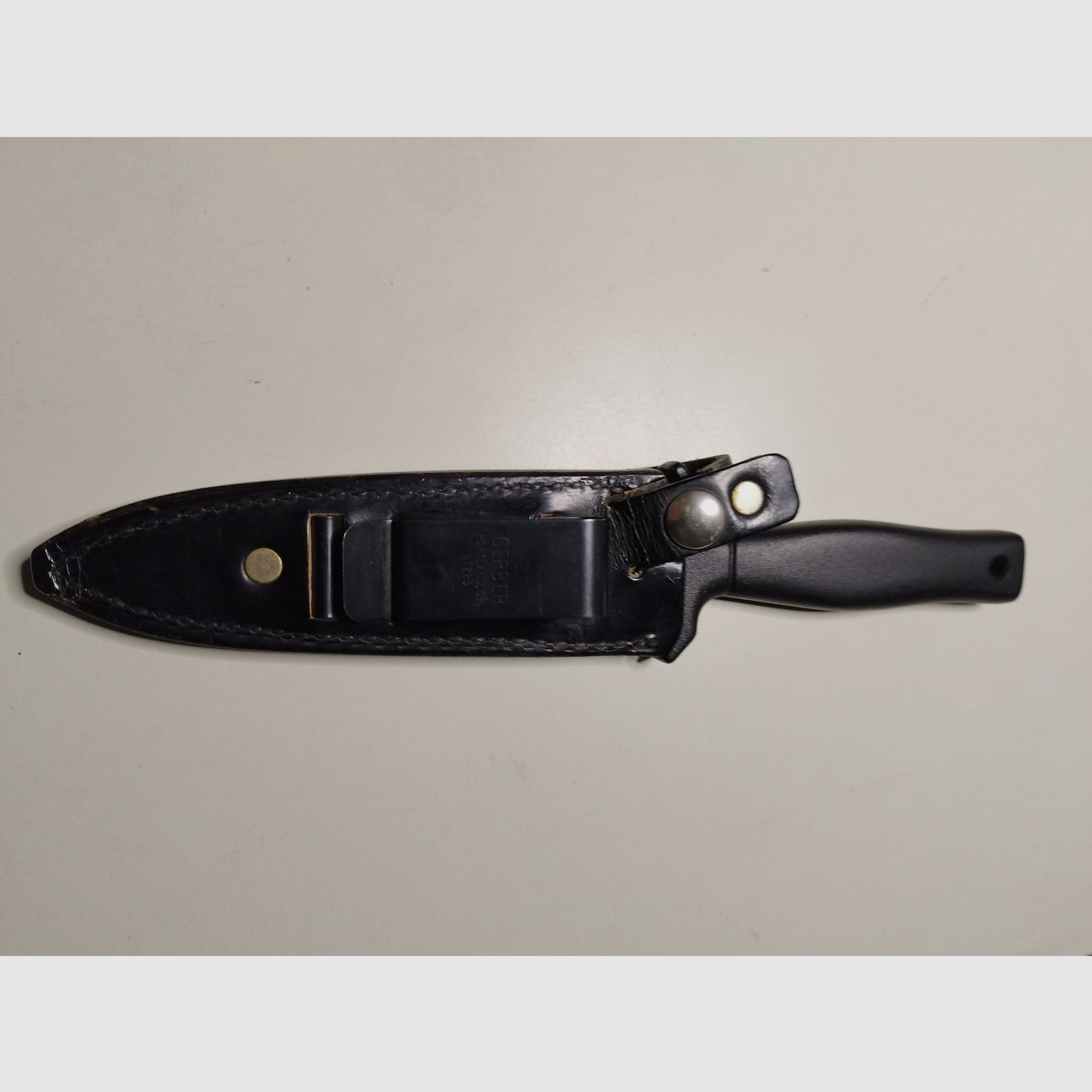 Coltello di alta qualità GERBER COMMAND 1 con fodero in pelle con clip