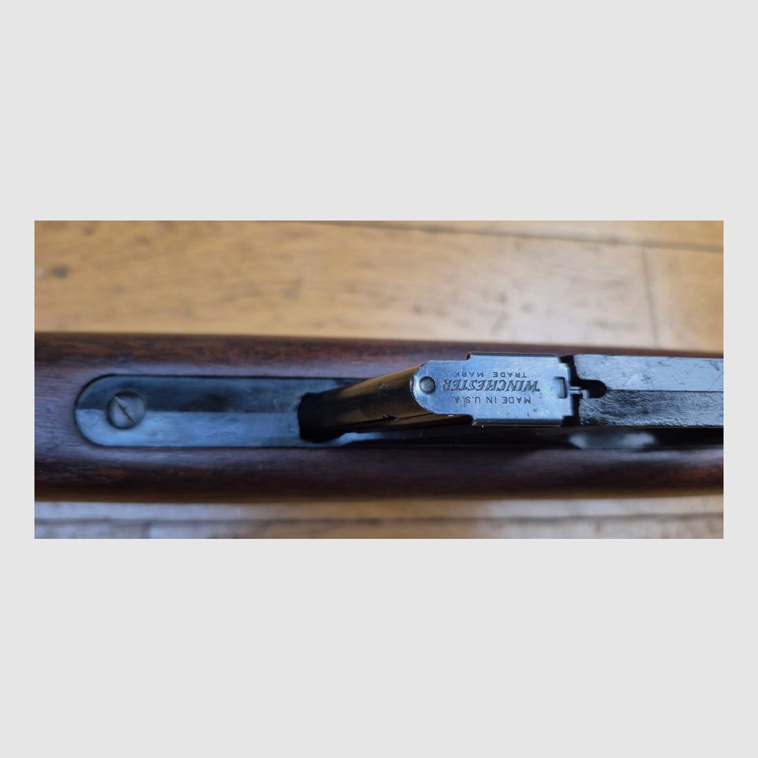 Very nice Winchester Model 77 – Semi-automatic rifle in cal. 22LR – The companion of the young American post-war – Ideal weapon for vermin hunting and personal enemy of every can! – 8 rounds – Very nice craftsmanship by Winchester New Haven from 1962 – Condition more than very good – TBE++, image 18 of 41