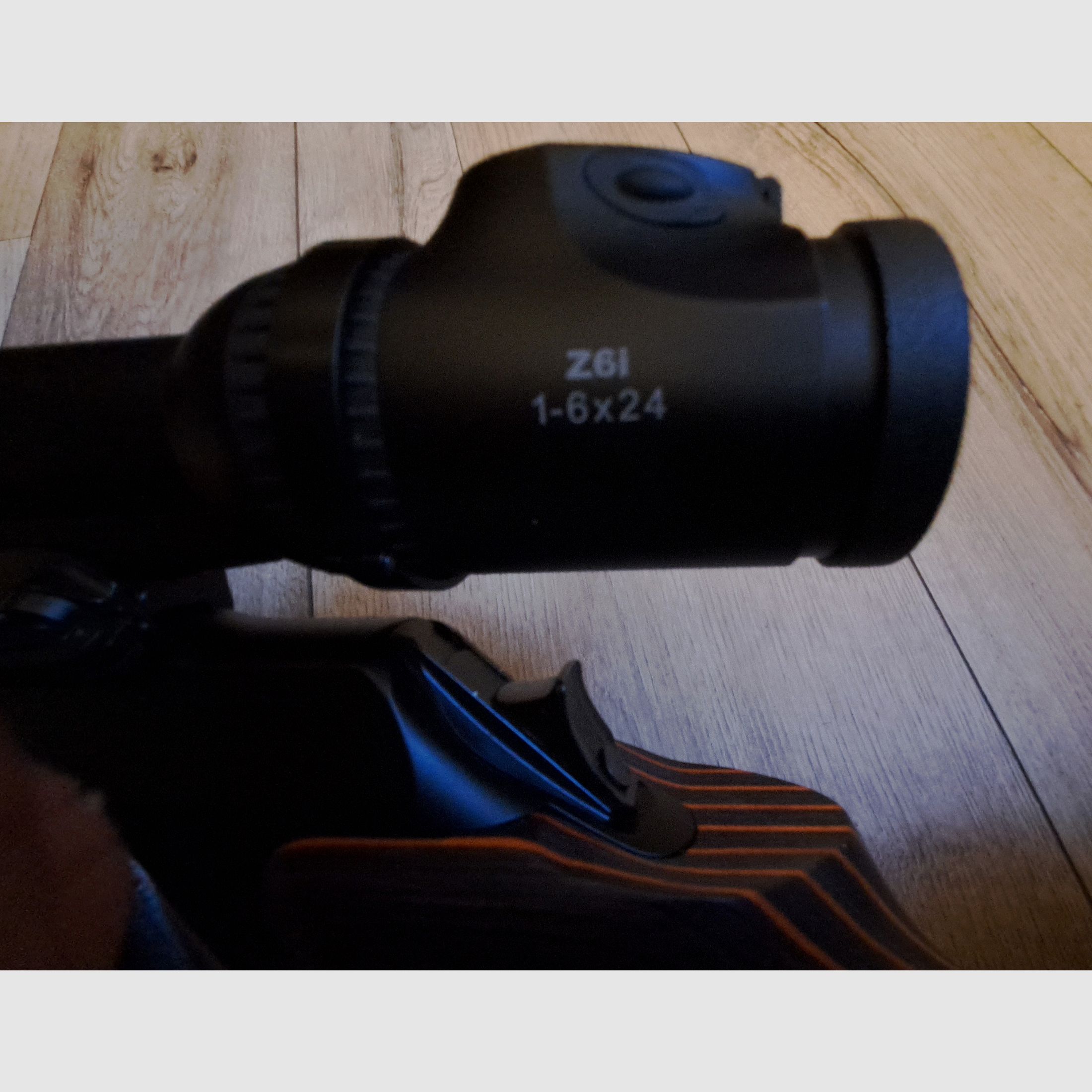SAUER 404 im KKC Schaft schwarz/orange 9,3 x 62 Mündungsgewinde Swarovski  Z6i