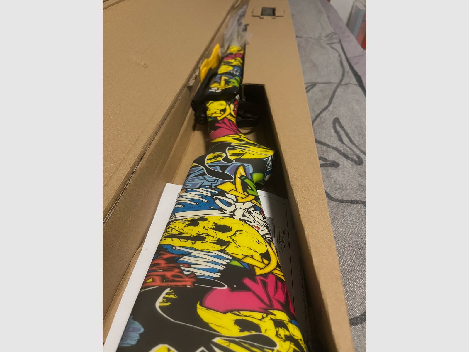 Double Bell VSR-10 Bolt Action Snipergewehr Springer 6mm BB schwarz - Jokers Graffiti Edition (DEFEKT)