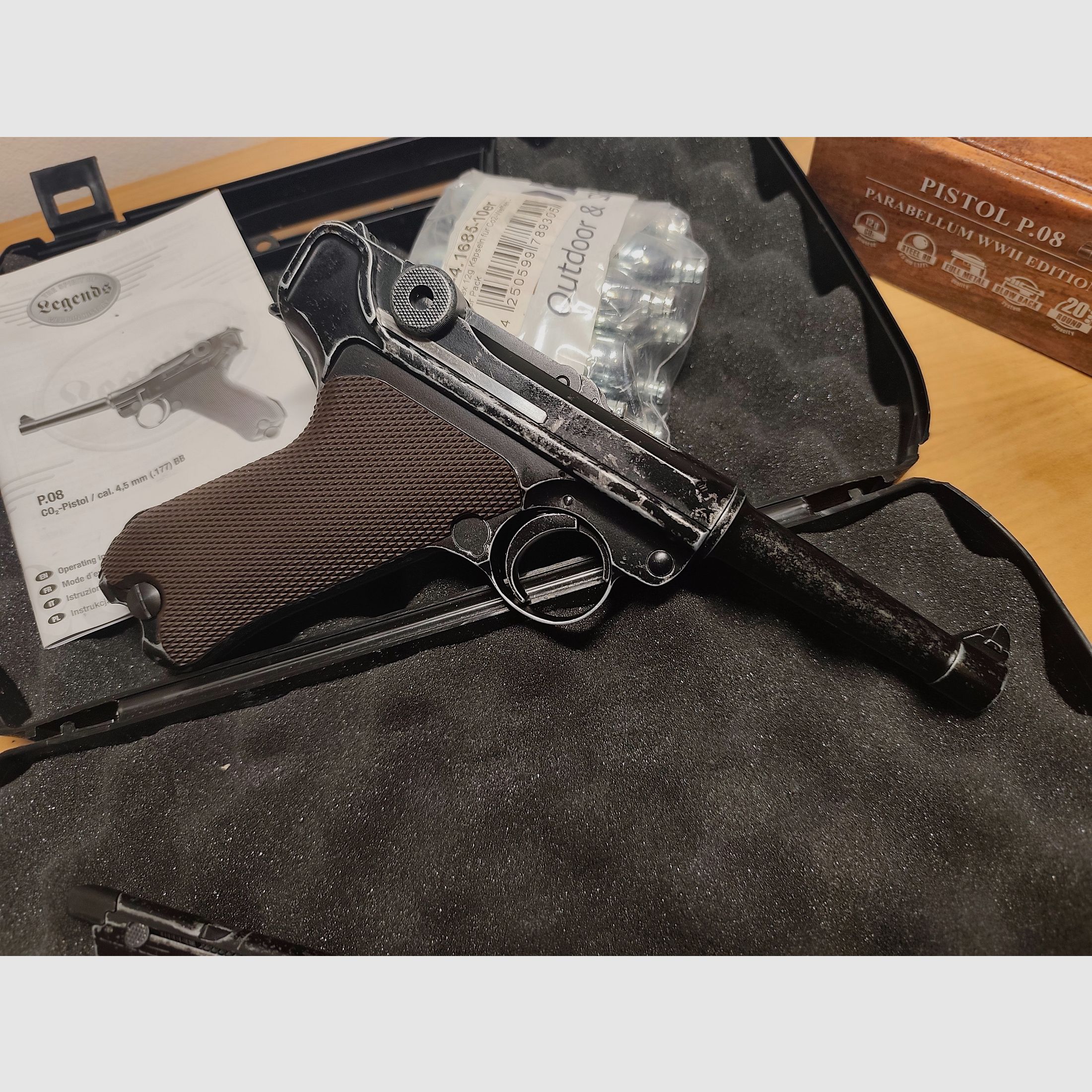 Umarex Legends P08 WWII Special Edition - pistola CO2 de 4,5 mm con balines de acero y blowback (P18), imagen 6 de 6