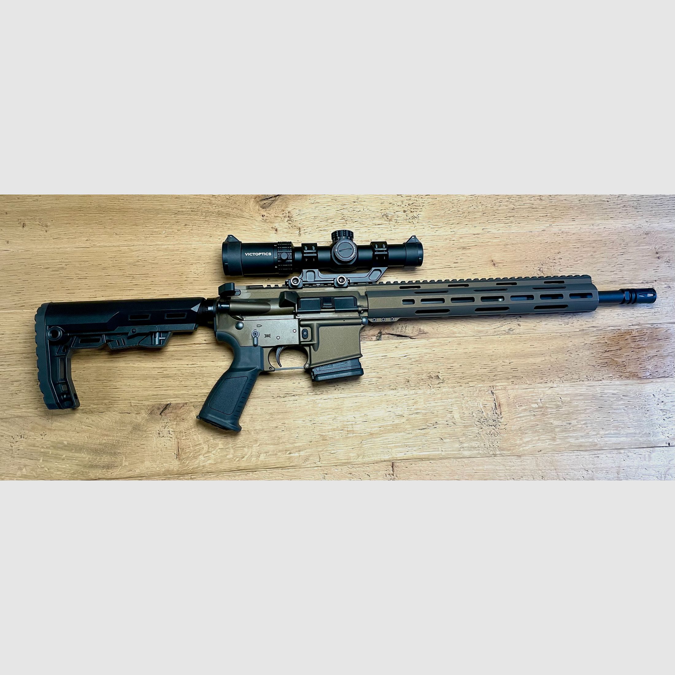 Neu! Messerschmitt AR 15 .223 Rem - 14,5" in Bronze mit ZF 1-6x24 Red Dot Funktion