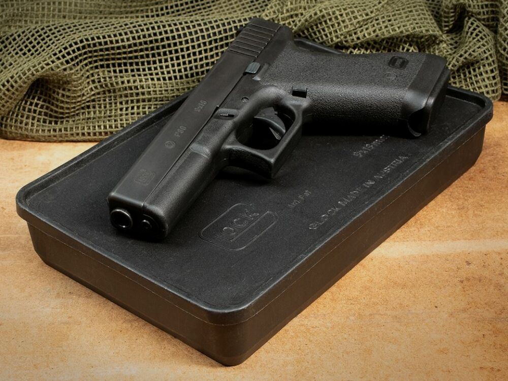 Glock special model 40 years P80 pistol Glock 80 in caliber 9mm Para (9x19) including accessories