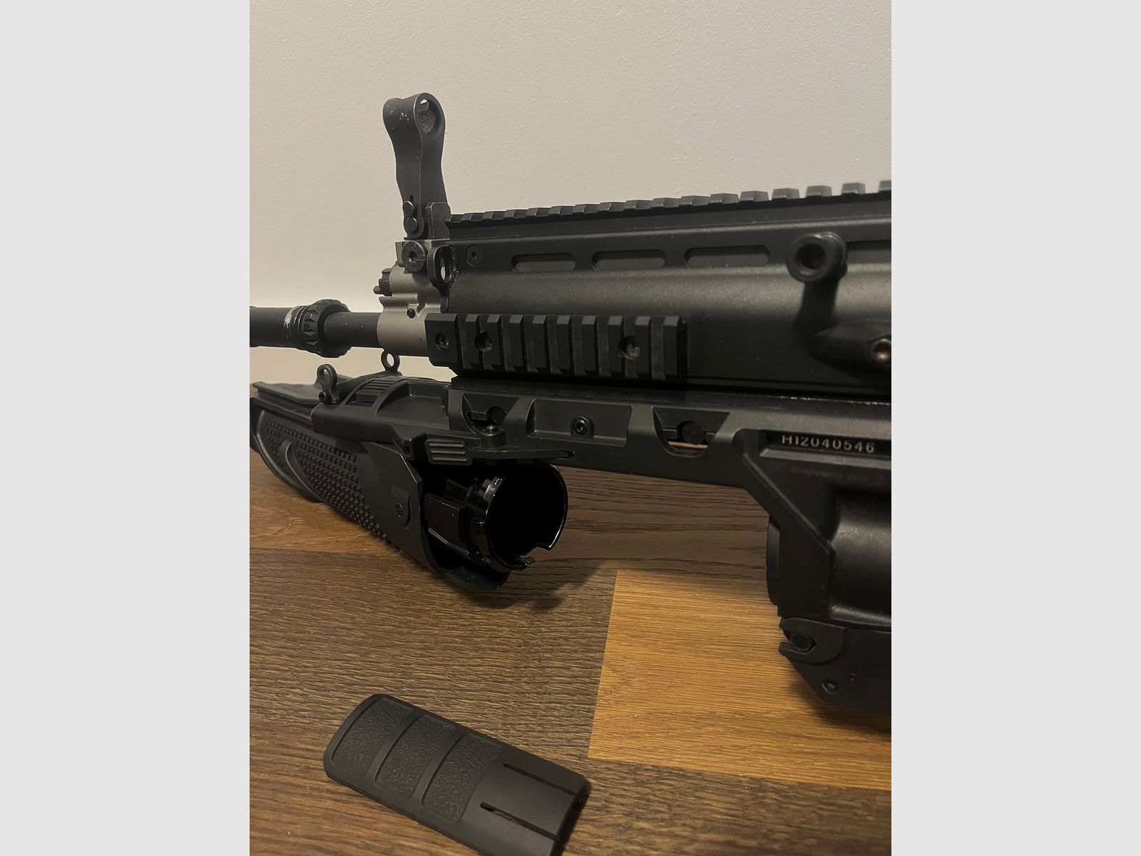 Tokyo Marui Scar-H mit Granatwerfer und passendem Zubehör