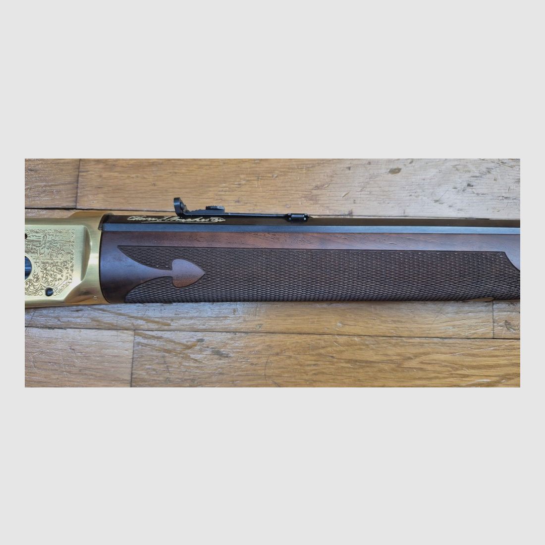 Winchester commémo « Oliver F. Winchester » OFW 1894 – 19.999 ex. – Quadrillages superbes – 38-55Win – Jamais tiré – Boite d&rsquo;origine et boite vide de munitions au modèle – État TBE+++, billede 10 af 41