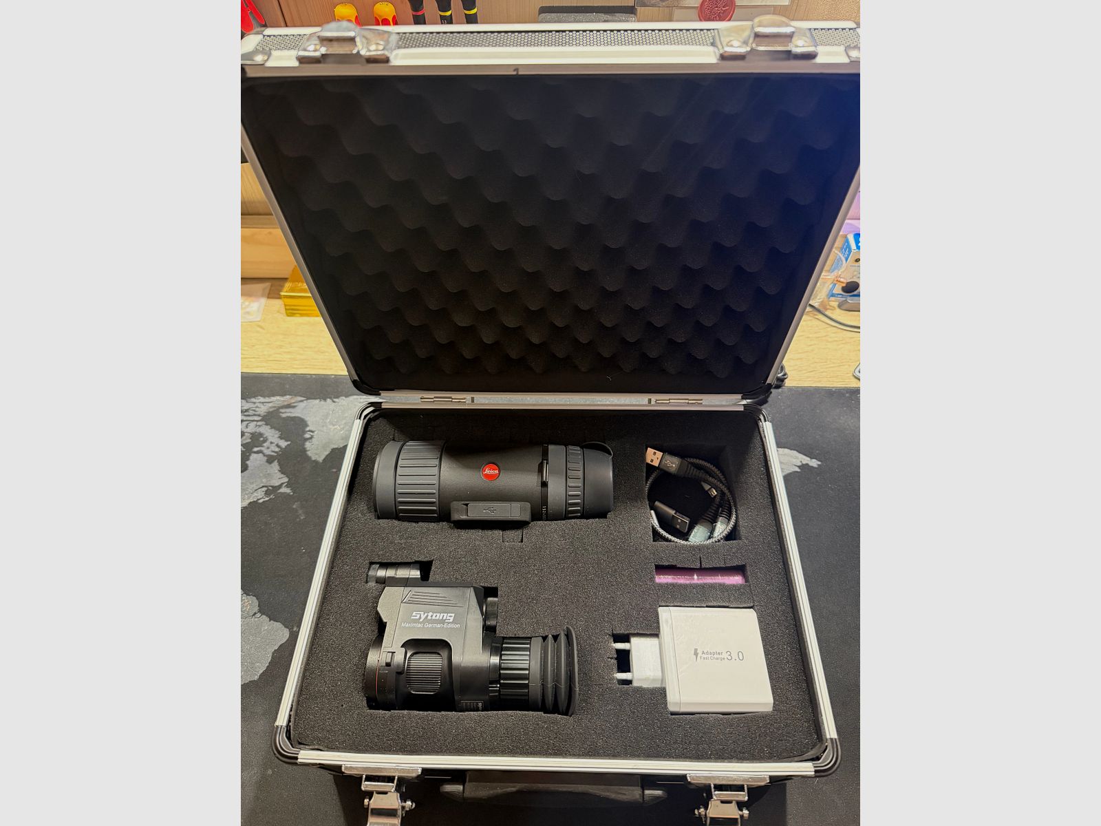 Wärmebildkamera (Leica View) plus Nachsatzgerät (Sytong HT66) im Koffer inkl Akku für das Nachsatzgerät und Ladekabeln