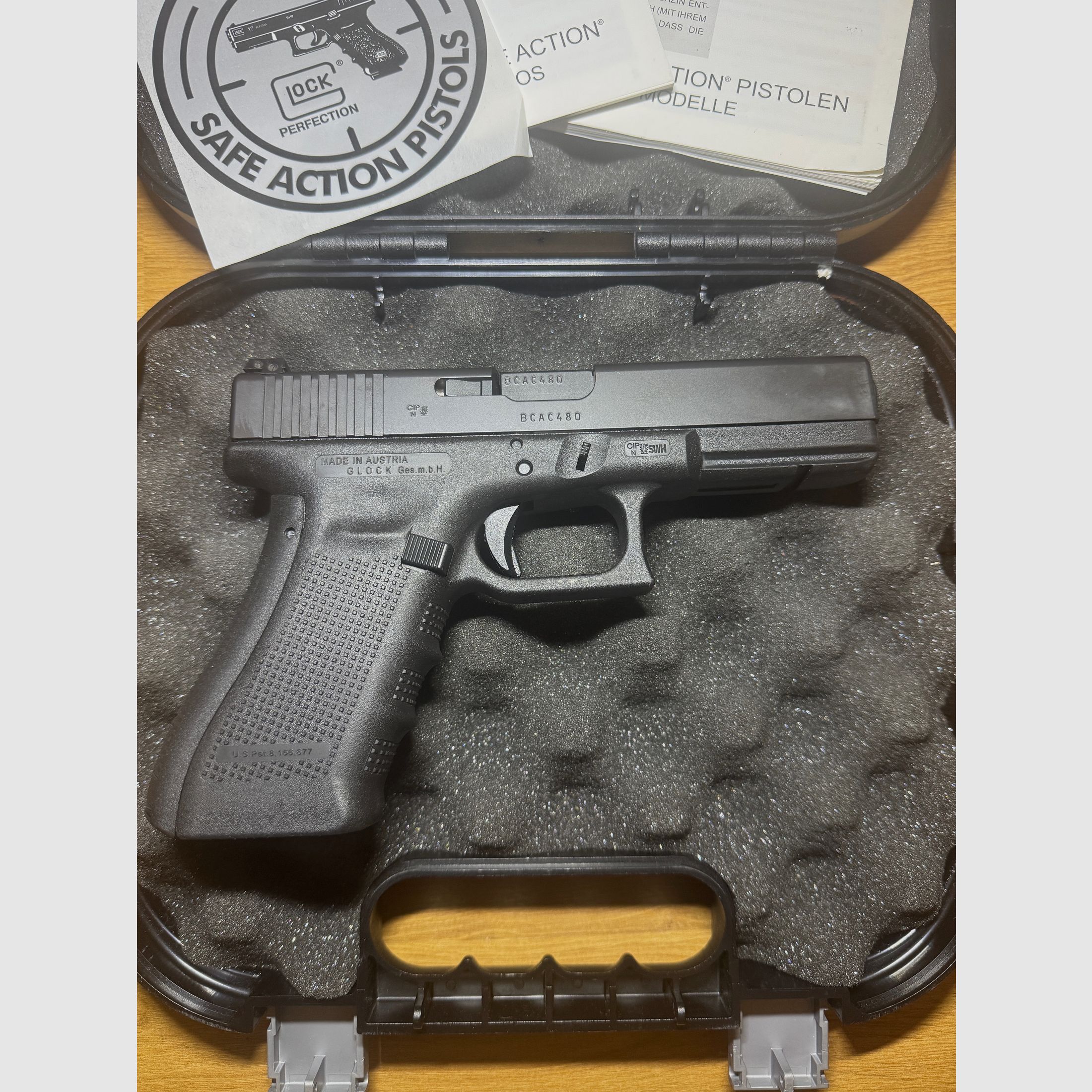 Glock 17 Gen 4 9mm incl. Micro Roni stock, red dot and 4 magazines