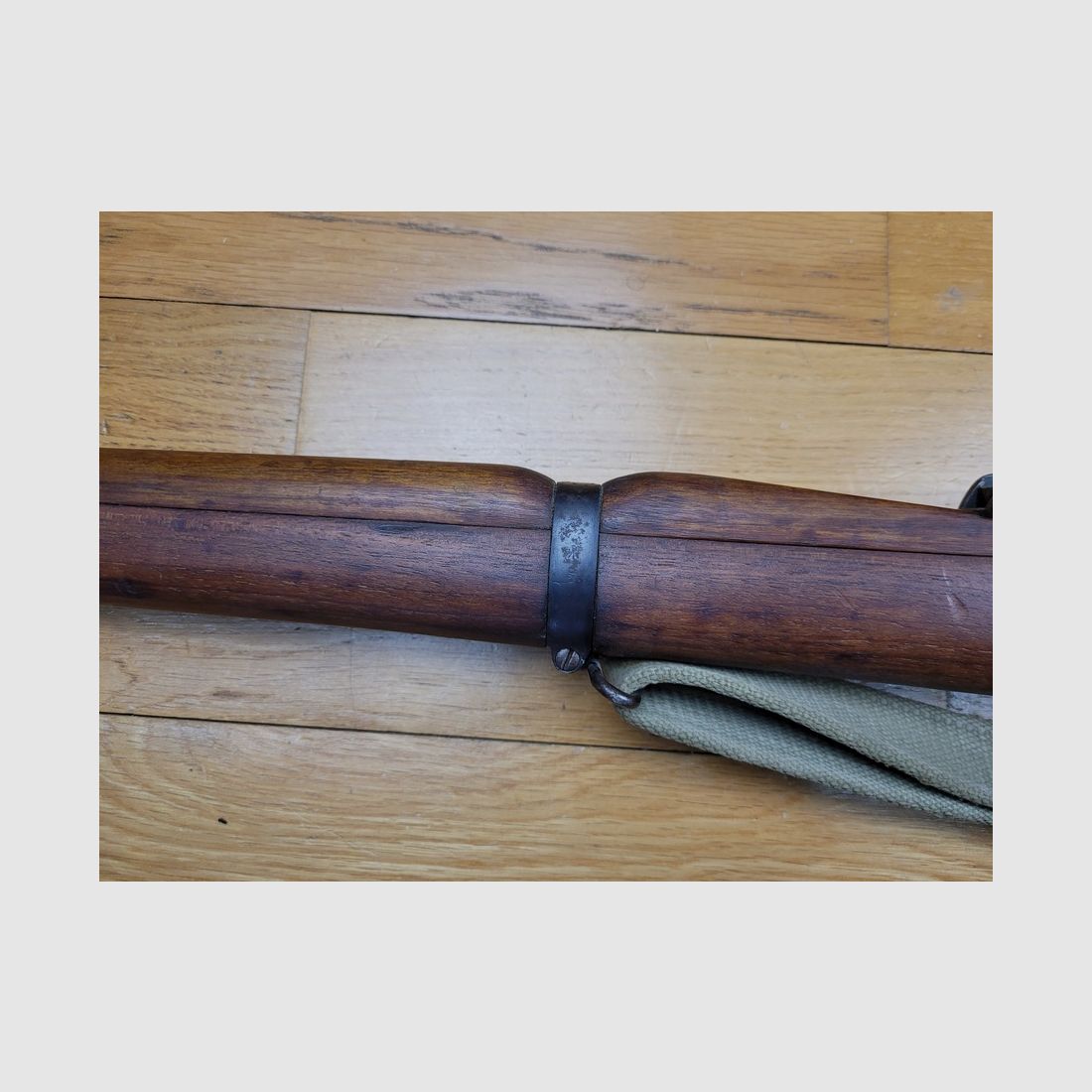 Sehr gutes englisches Gewehr Lee Enfield MKIII (*) – gute Verarbeitung B.S.A von 1916 – Originalkaliber 303 Brit. – Gewehrriemen – Magazin im Modell – sehr guter Zustand, Bild 25 von 30