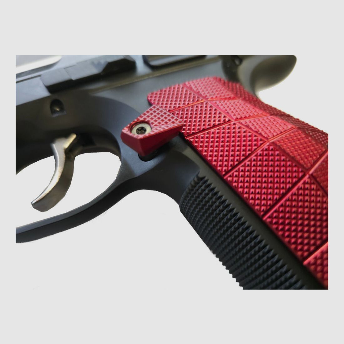 Pistole CZ SHADOW 2 OR (SA/DA) 9mm Pistole Optic Ready	 Red Anodized Aluminium LOK GRIPS VERSION CZ Shadow2 OR - UVP: 2462€