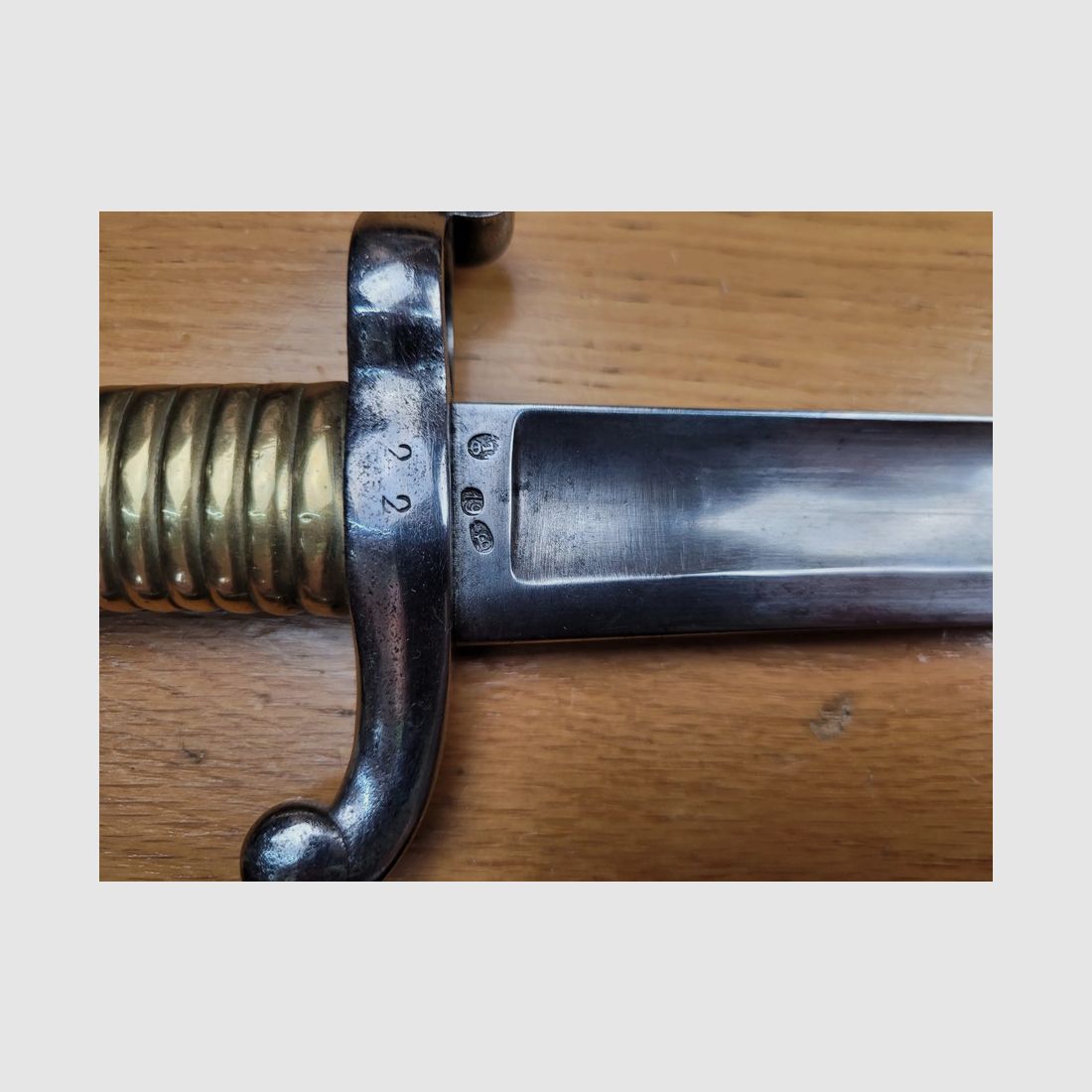 Sehr schöner und seltener Säbelbayonett Modell 1842 – Frühes Exemplar – seltener Durchmesser der Hülse 21,3mm – Artilleriemusketon 1829 (oder Saint-Cyr?) – Sehr guter Zustand, Bild 1 von 17