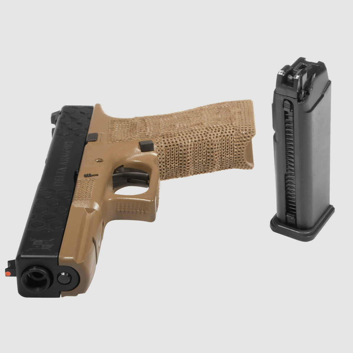P03 GBB Airsoft Pistole in TAN | Delta Armory