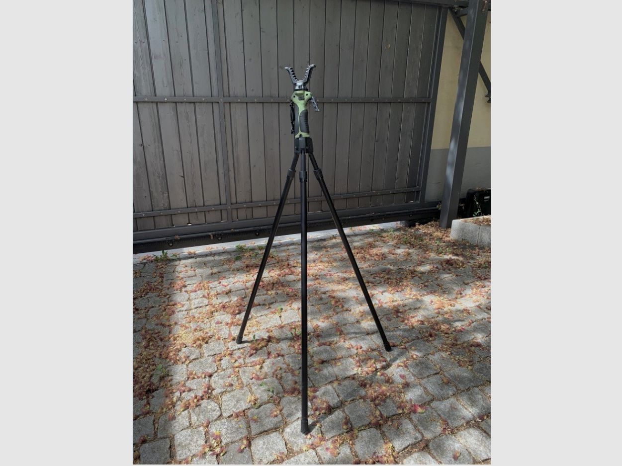 Hunting shooting target stick tripod. Like new!
