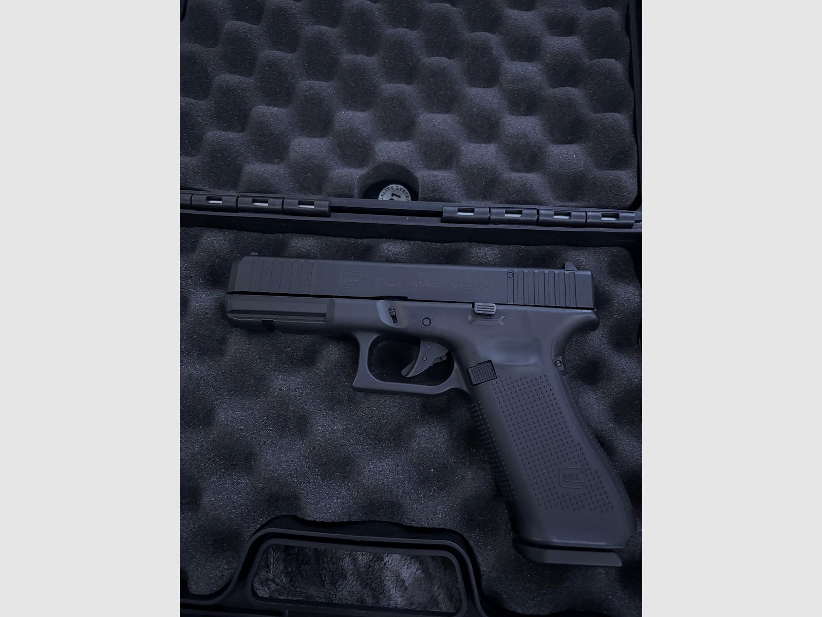 Glock 17 blank gun like new!!