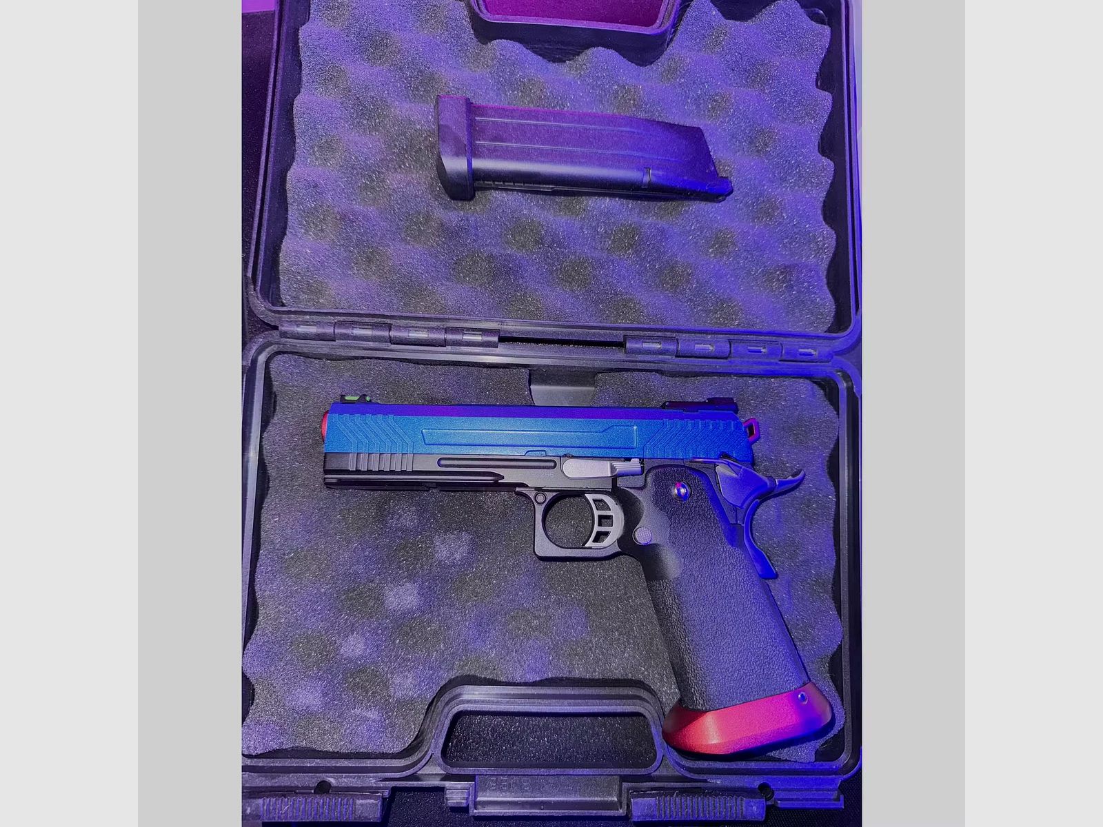 „AW Custom“ HX1105 HiCapa GBB - Blau/Rot - AIRSOFT