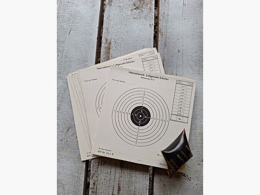 30 Original DDR Original DDR Schießscheiben + Original Öl