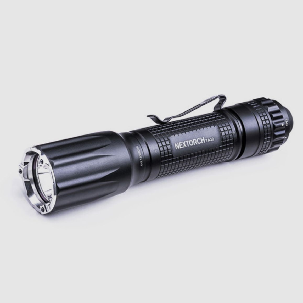 Nextorch TA30 Tactical LED Taschenlampe 1300 Lumen Kopf mit Nano- Keramik Glasbrecher Stroboskopfun