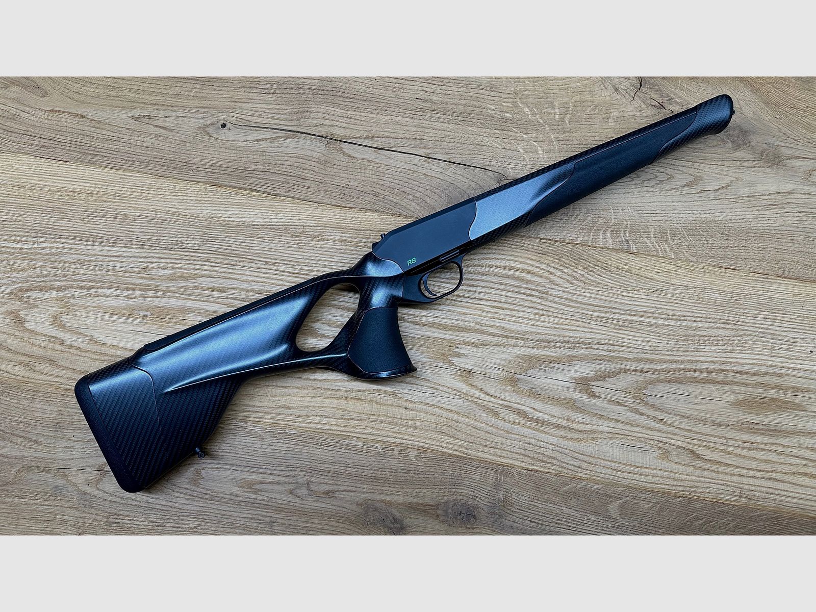 Blaser R8 Ultimate Carbon crosse avec boîtier/système // Logo R8 vert // Avant de crosse en carbone