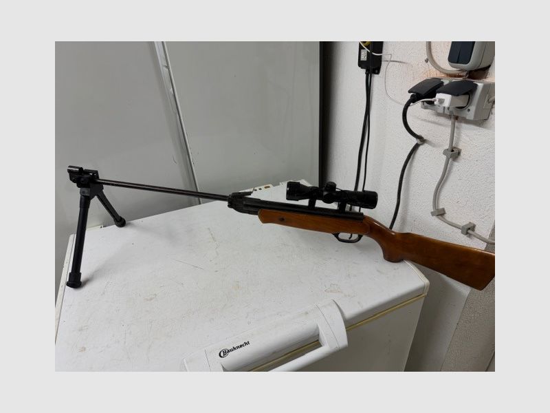 Luchtgeweer Cal. 1,77   4,5 mm. Richtkijker, bipod en koffer