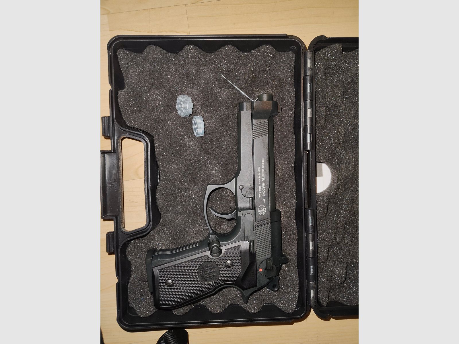 Beretta M92 FS CO2 Pistole 4,5 mm Diabolo brüniert