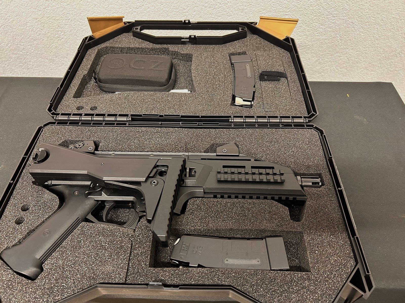 CZ - Pistolet Scorpion Evo 3 S1 9mm Luger incl. 2 chargeurs Neuf !!