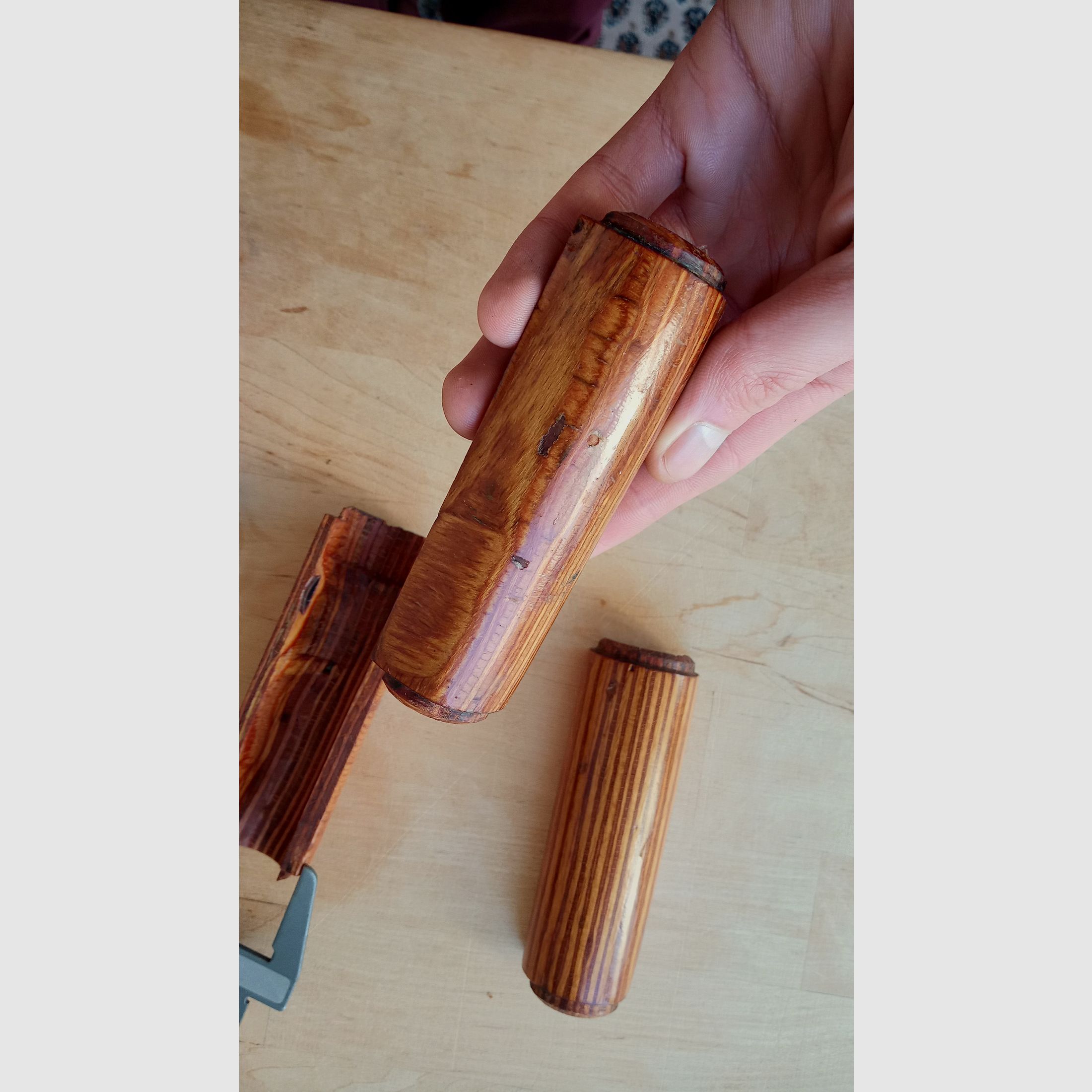 Originale guanti superiori Dong AK rumeni (molto larghi) / Legno laminato robusto perfetto per il pene di asino rumeno (Uluc) o guanti RPK
