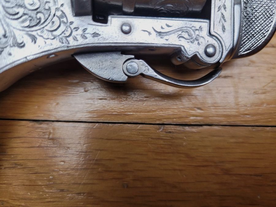 Seltenes Revolver mit Eyraud-System – drehbarer Lauf um eine Achse – Kaliber 9mm mit Zündhütchen – sechs Schüsse – Gravuren – BE/TBE, Bild 5 von 17