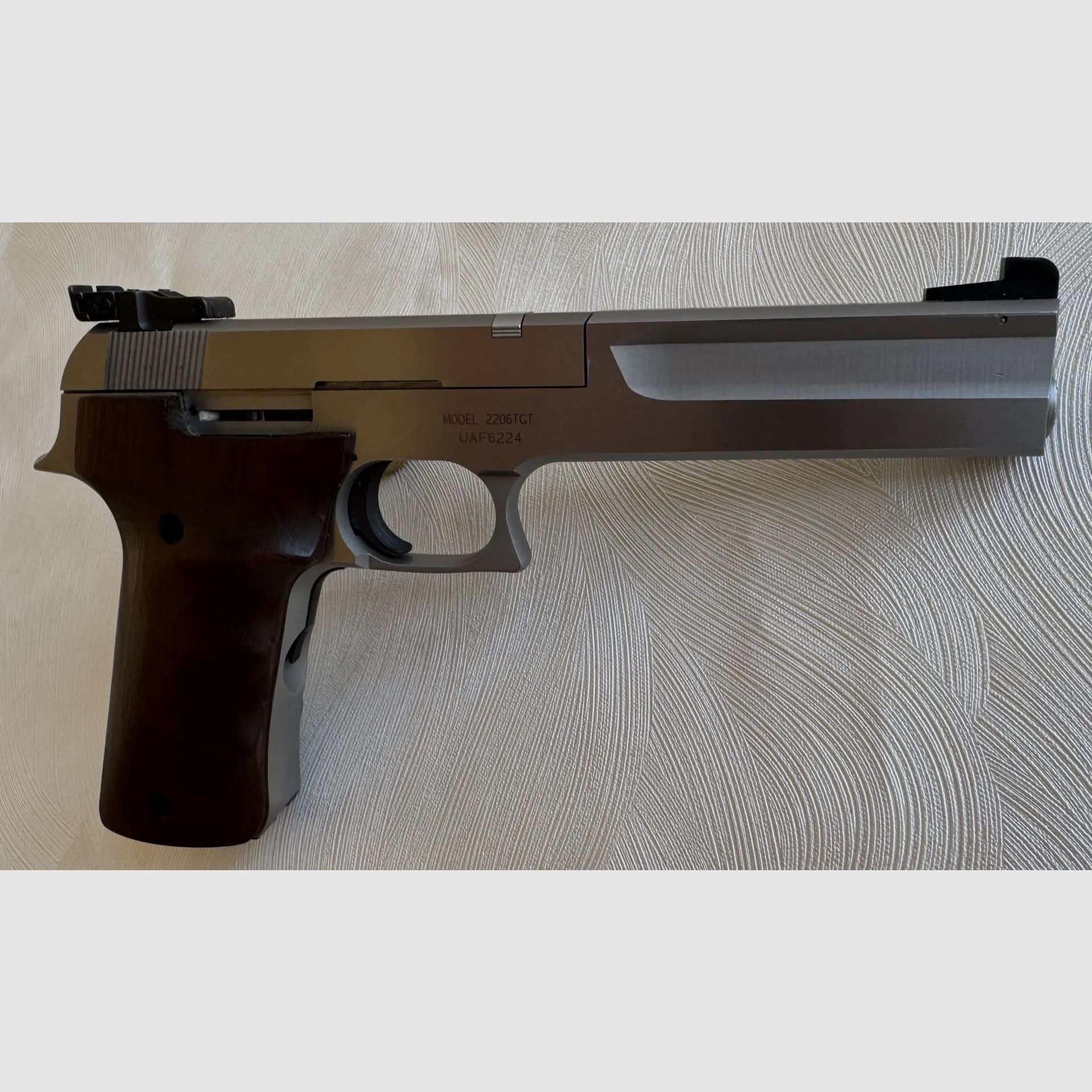 Smith & Wesson Pistole Mod. 2206TGT – Kaliber .22 LR