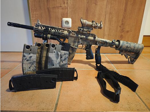 Tippmann TMC Camo with 8 magazines and accessories