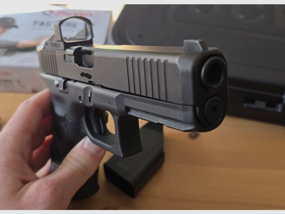GLOCK GLOCK 17 MOS Gen. 5 mit SHIELD SMSc Red Dot