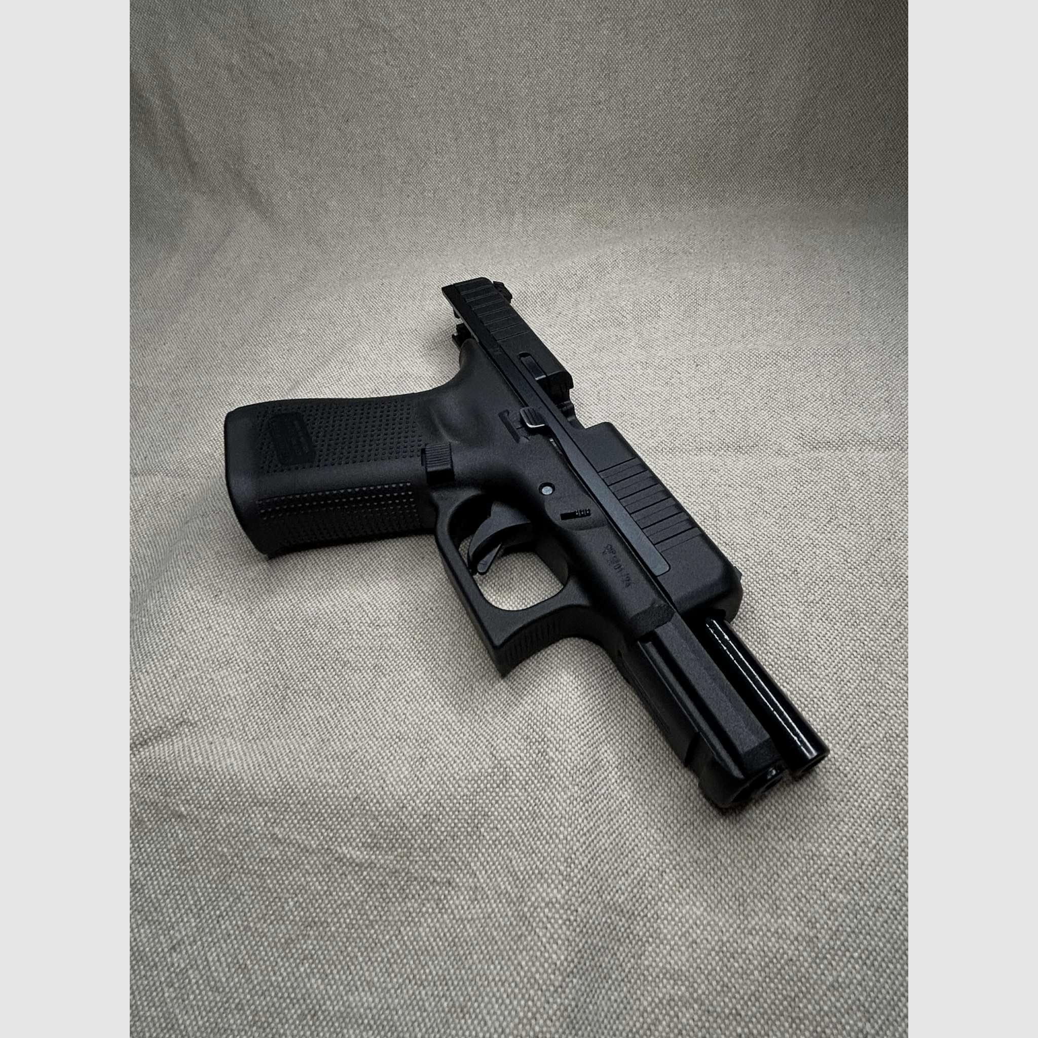 Glock 44 in kaliber .22lr - Compleet pakket met 4 magazijnen, Ghost-holster & 2 optiekbeugels
