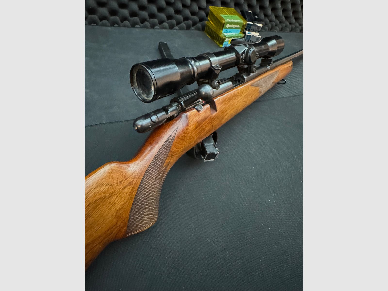 Anschütz Einzelladerbüchse .22lr mit Zielfernrohr 4x32