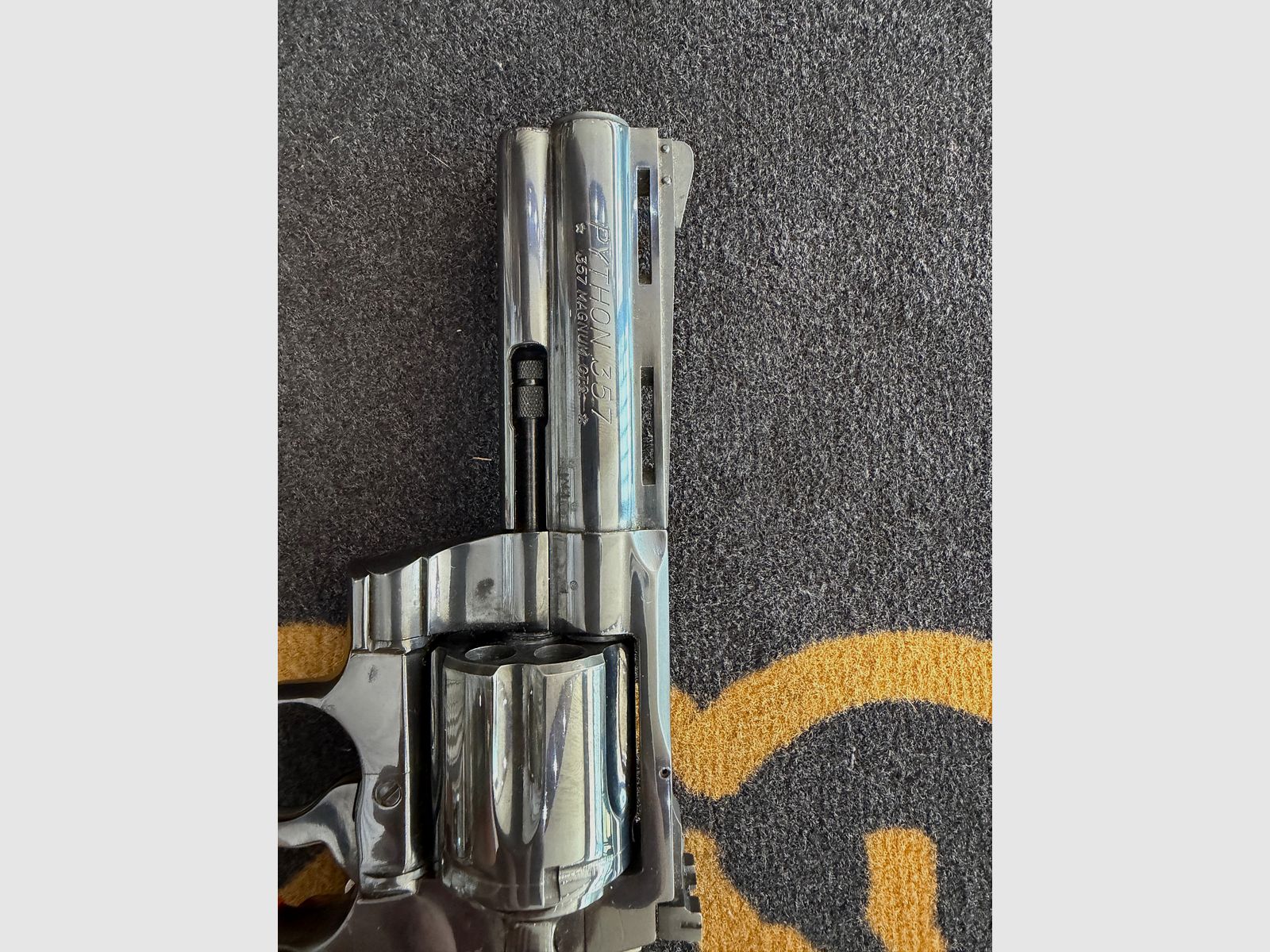 Revolver Colt Python stainless 4