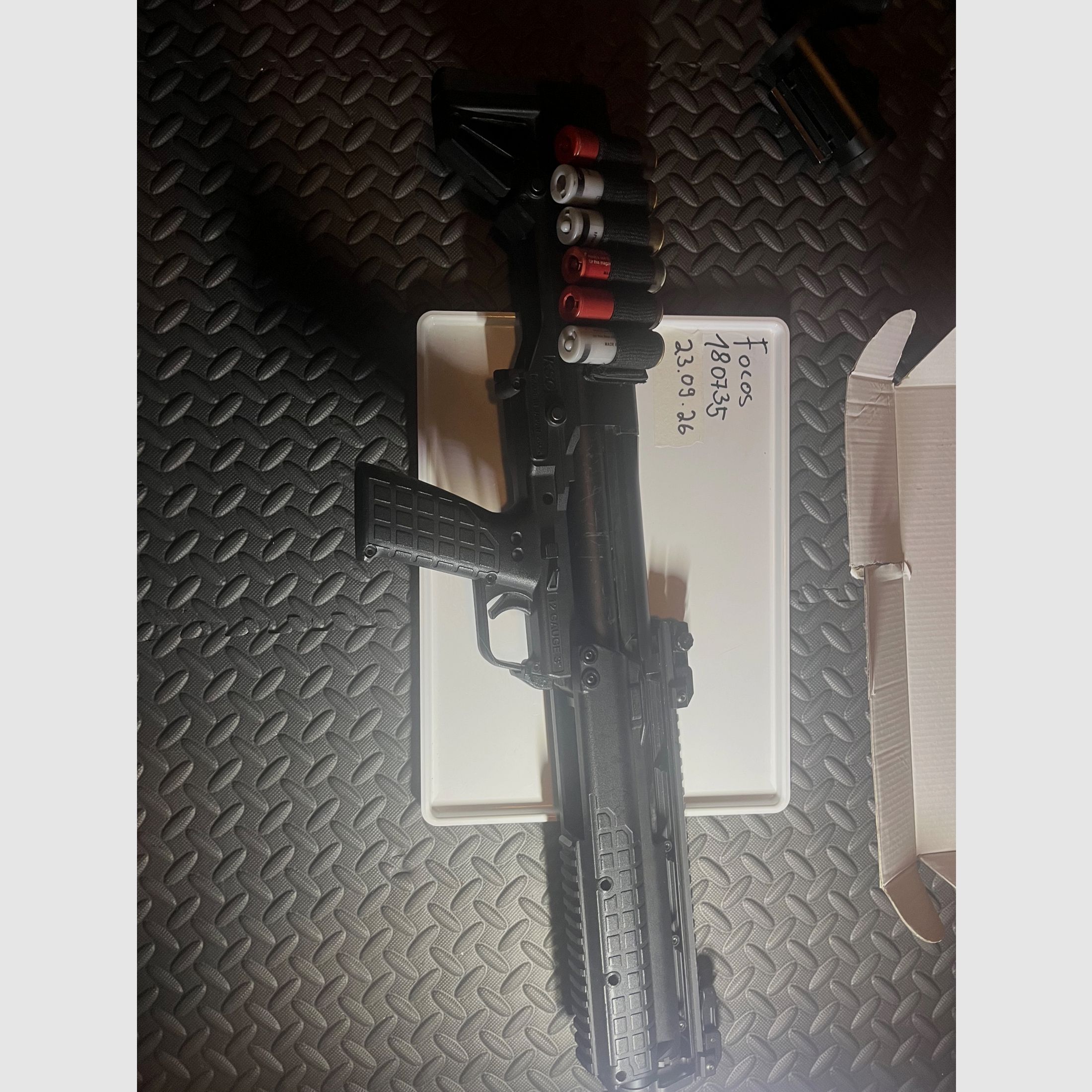 Tokyo Marui KSG Gas Shotgun + Shell-Halter + 5 Shells, Bild 1 von 6