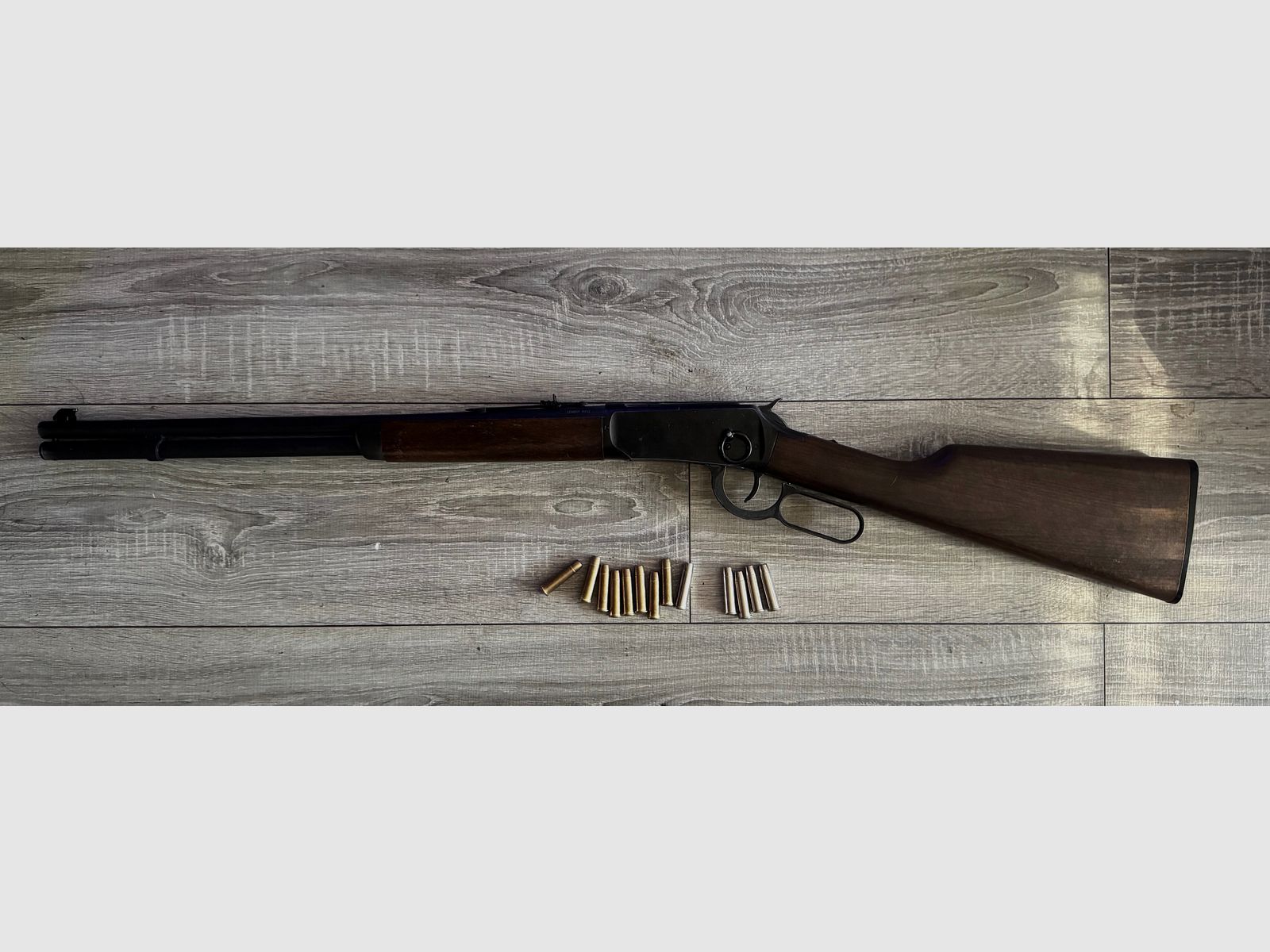 Umarex Legends Cowboy Rifle 4,5 mm bois véritable – État impeccable, fraîchement nettoyé, énorme ensemble incluant des douilles, des Hornets et des fléchettes (VB)