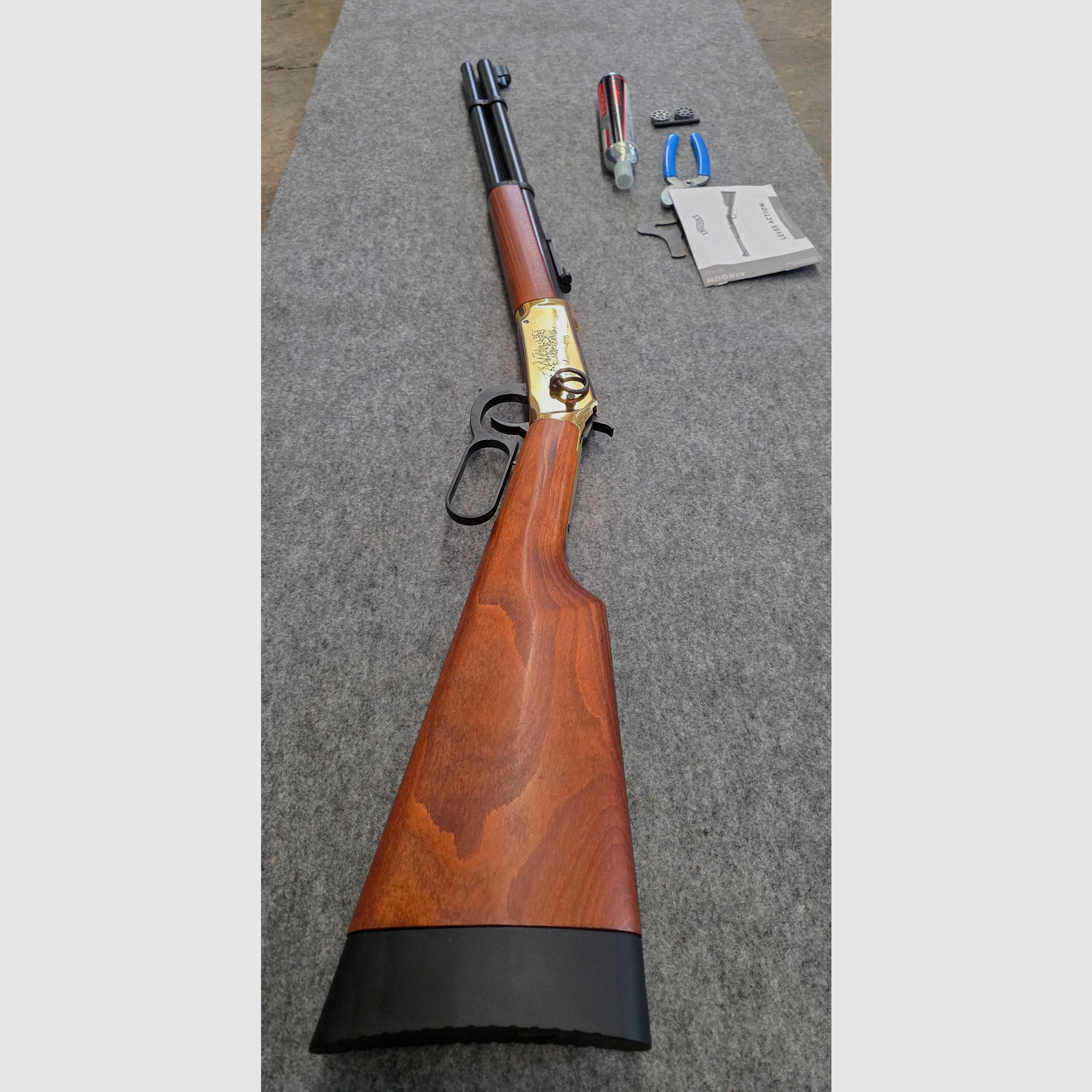 Beautiful Walther Lever Action Long Co2 Rifle Western in Cal. 4.5mm with 8-shot drum