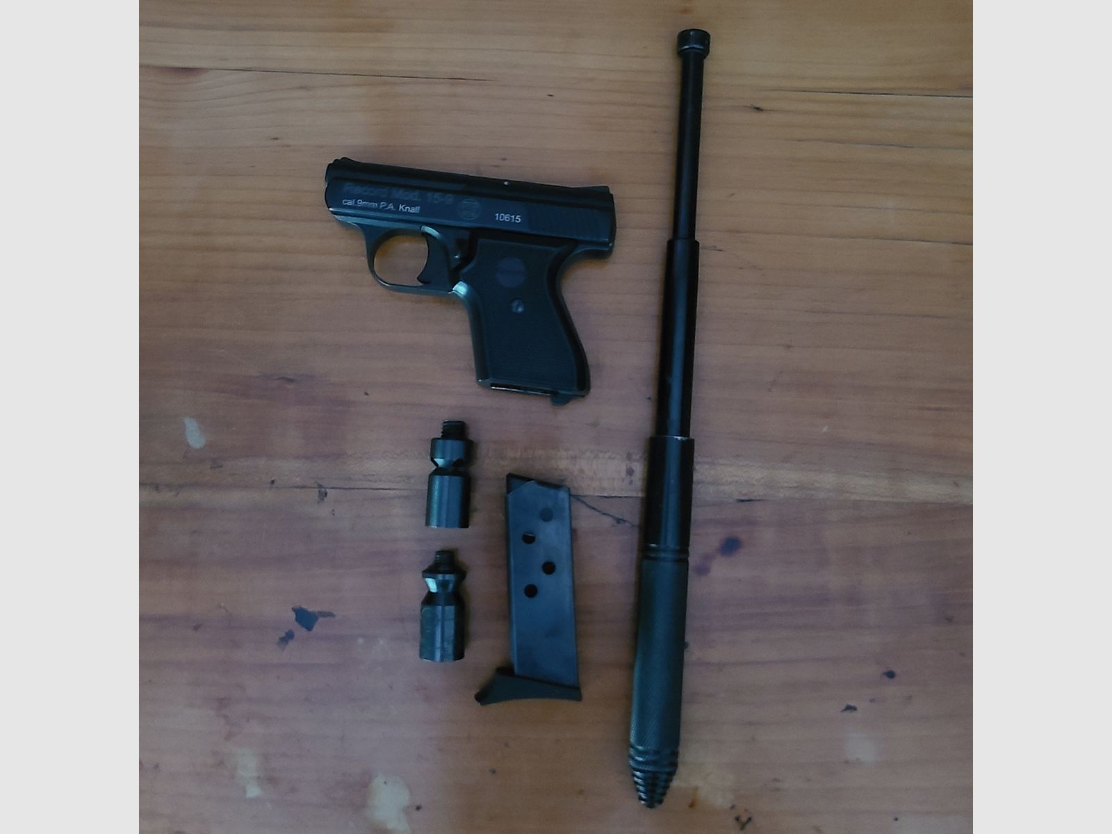 Blank firing pistol record very small 5 cartridges magazine size