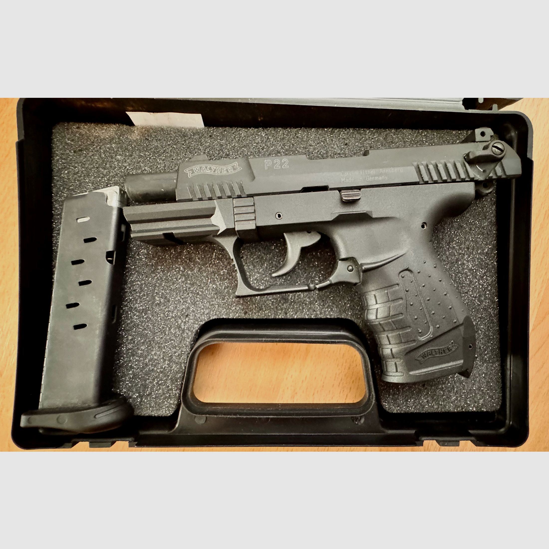 Umarex 308.02.00 Walther Schreckschusspistole P22 9mm PAK m. Holster und Patronen