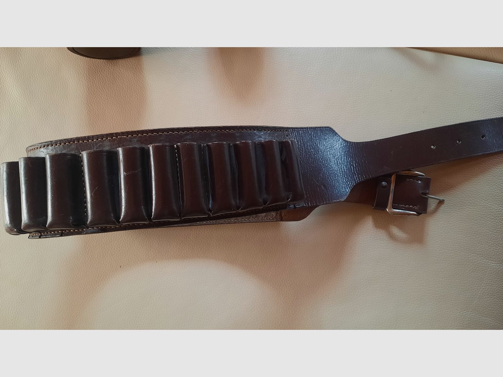Lederset mit 2 Fernrohrköchern, einer Jagdtasche und einem Patronengurt