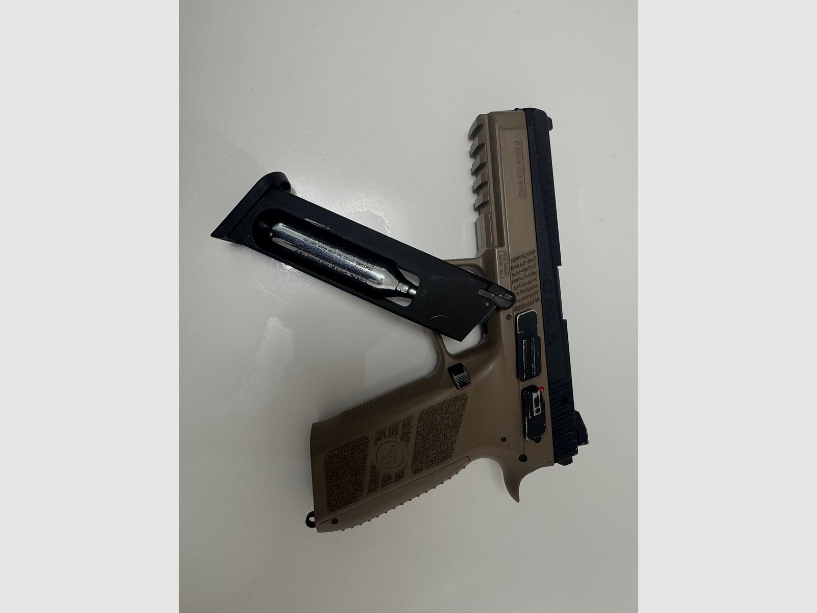 Airsoft CZ-P09 6mm glissière en métal avec chargeur Co2