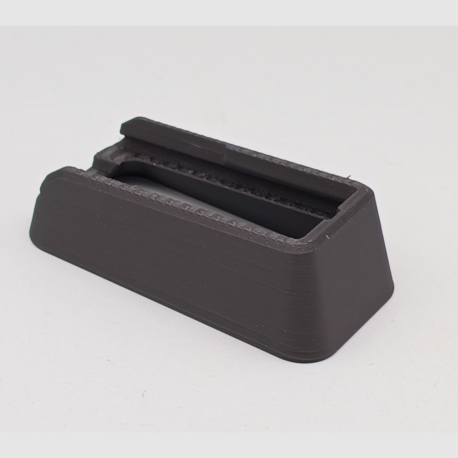AR-15 magazine funnel / magwell
