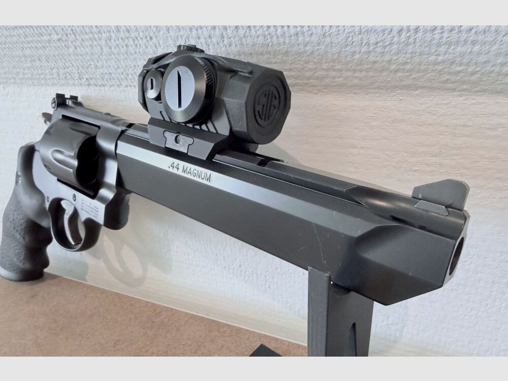 Smith & Wesson 629 Stealth Hunter Performance Center met SigSauer Romeo5