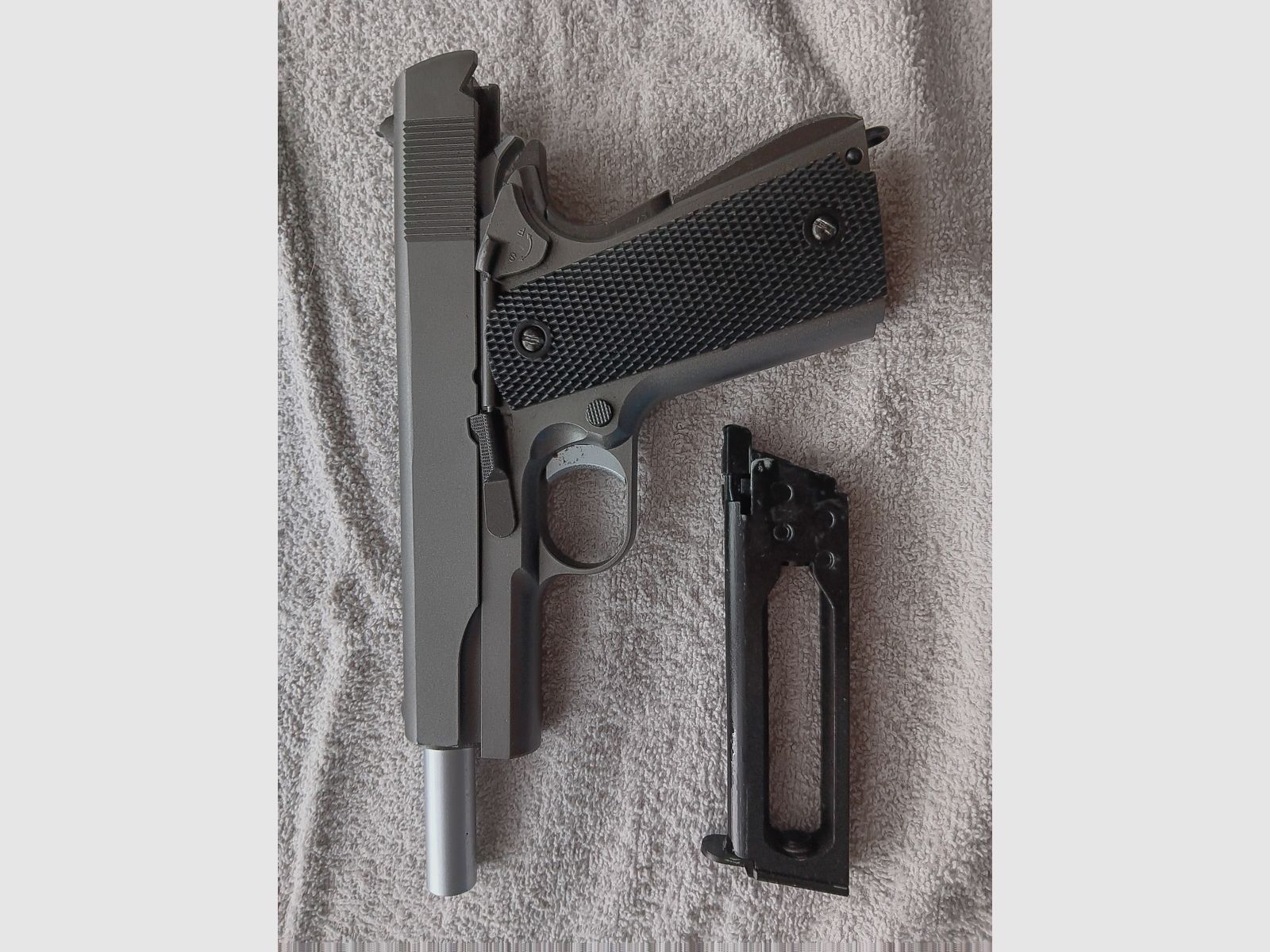 SCHÖNE Vollmetall Colt 1911 CO2 Blow Back 6mm BB
