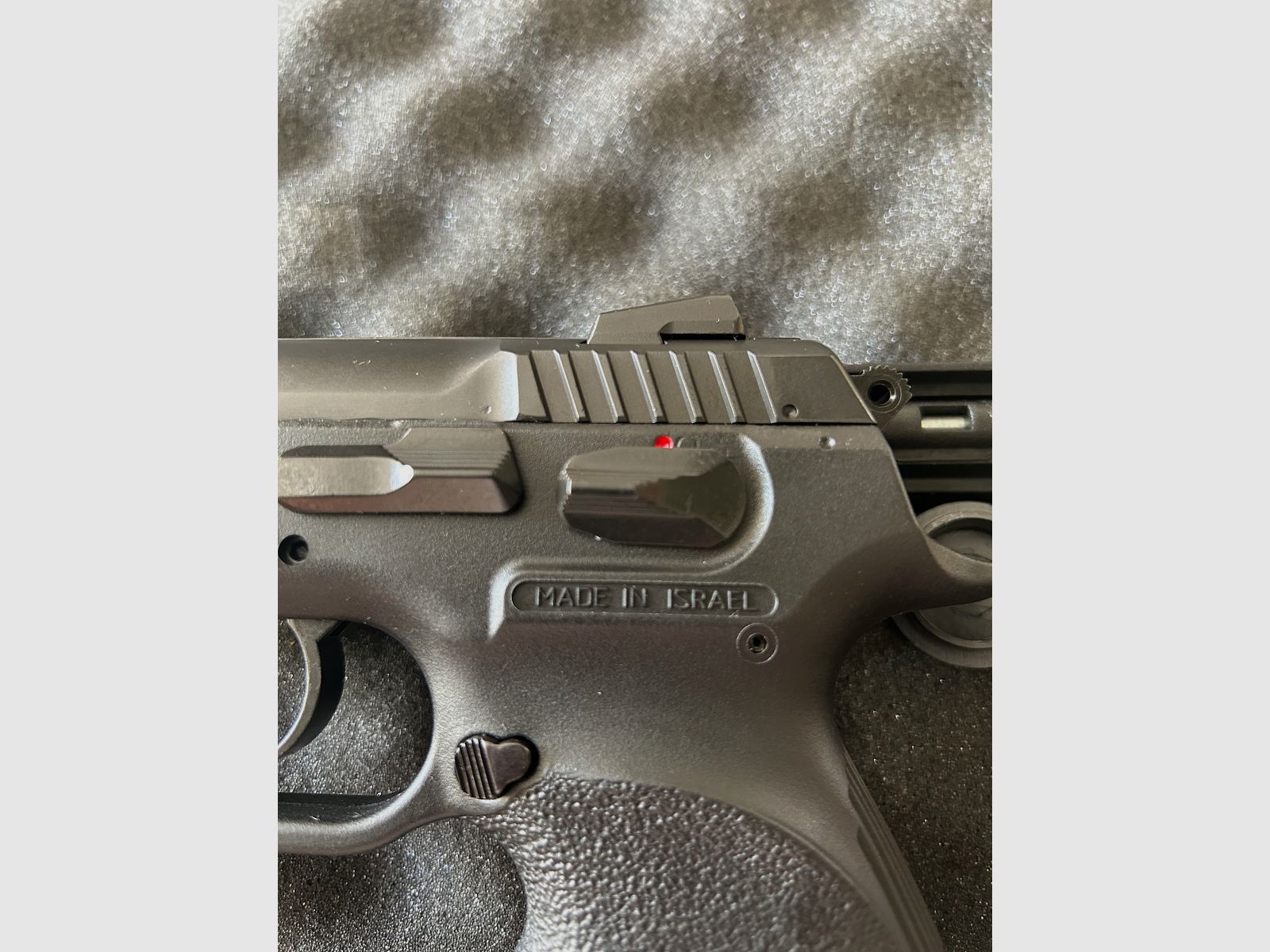 Verkaufe halbautomatische Pistole 9mm Luger