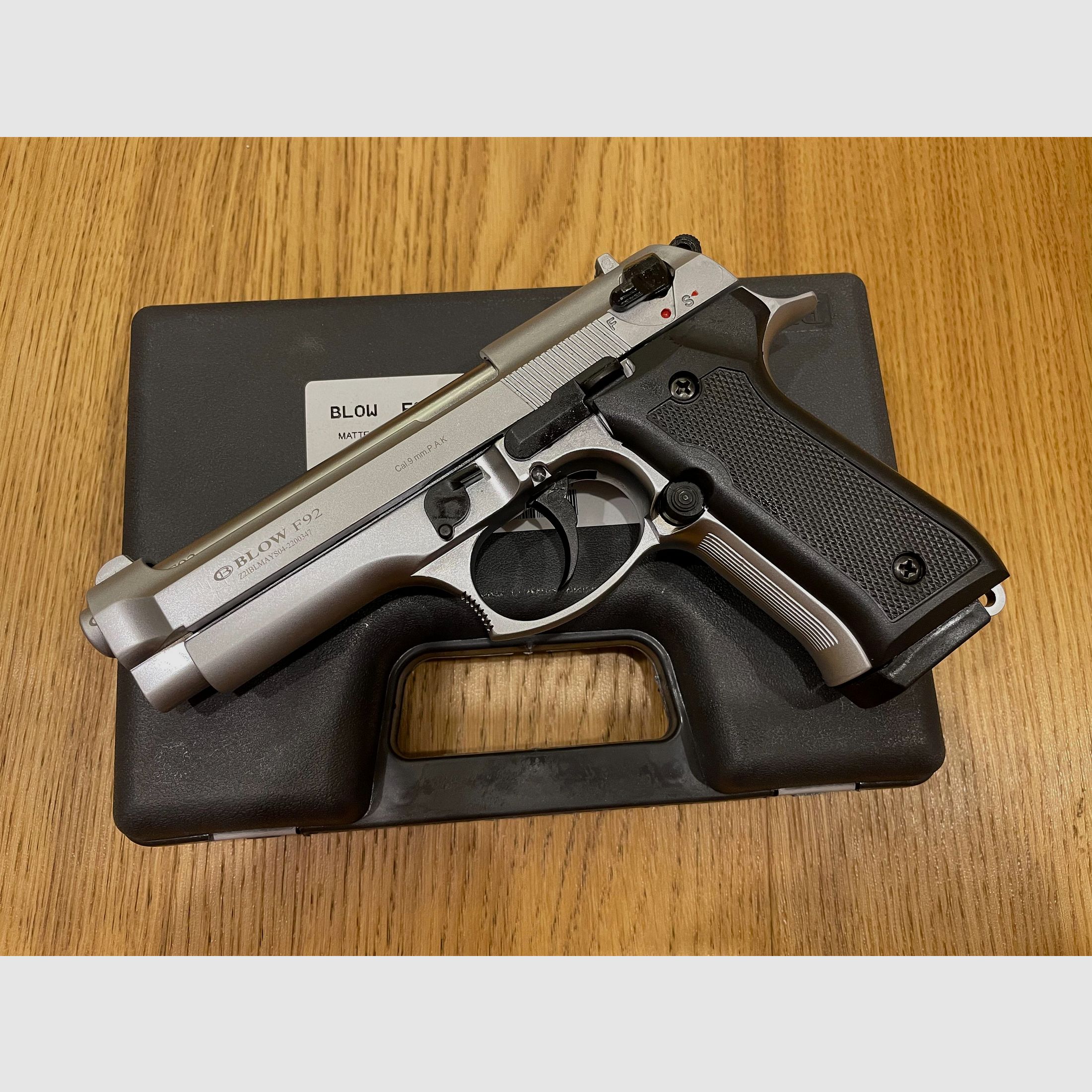 BLOW F92 Chrome Matt – 9 mm P.A.K. / Beretta 92F replica / Replica – EU-brede verzending / EU-Wide Shipping, afbeelding 3 van 3