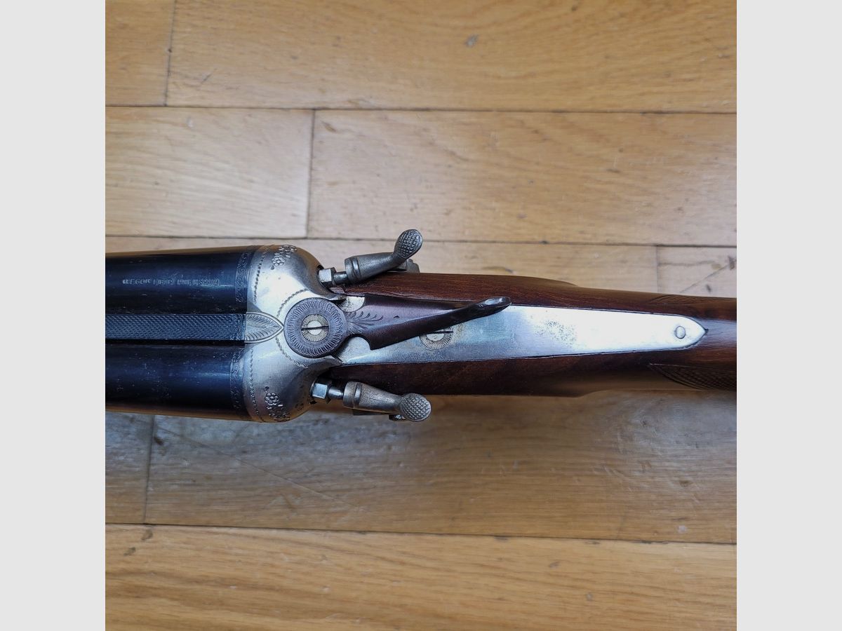 Très beau Fusil juxtaposé à chiens extérieurs – En 12/70 – Par Victor Sarasqueta sous marque Ego – Véritables platines percutantes (!) – Haut niveau de finition – Crosse pistolet à joue viennoise en noyer poncé huilé sans la moindre marque – Grande réserve à la clef– Canons miroirs au bronzage parfait – Epreuve 1200 bars -Etat neuf, image 21 sur 38