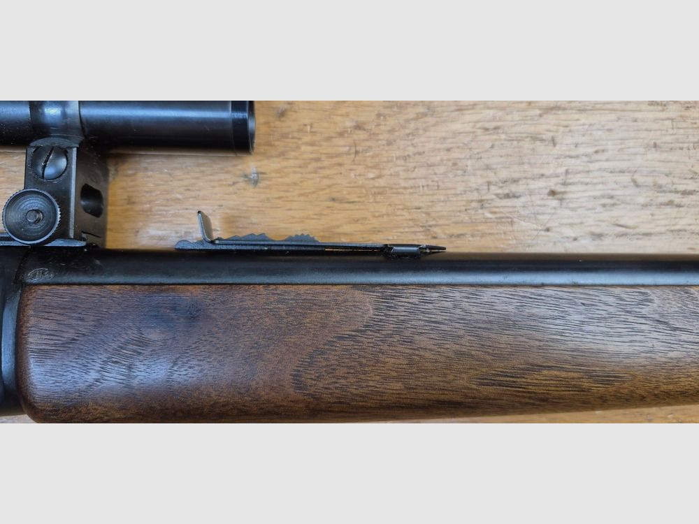 Sehr schöne Unterhebelrepetierbüchse Marlin Golden 39A – Kaliber 22LR – 10 Schuss + 1 in 22LR – Sehr schöne „JM“-Fertigung von 1962 – zerlegbar oder „Take-down“ – Mikrorillen-Lauf – Mechanischer und ästhetischer Zustand hervorragend – Stahlmontage mit Monope X2.5 Zielfernrohr mit Absehen Nr. 1 – Wunderschöne Spaßwaffe und für kleine Jagd – TBE++, Bild 15 von 47