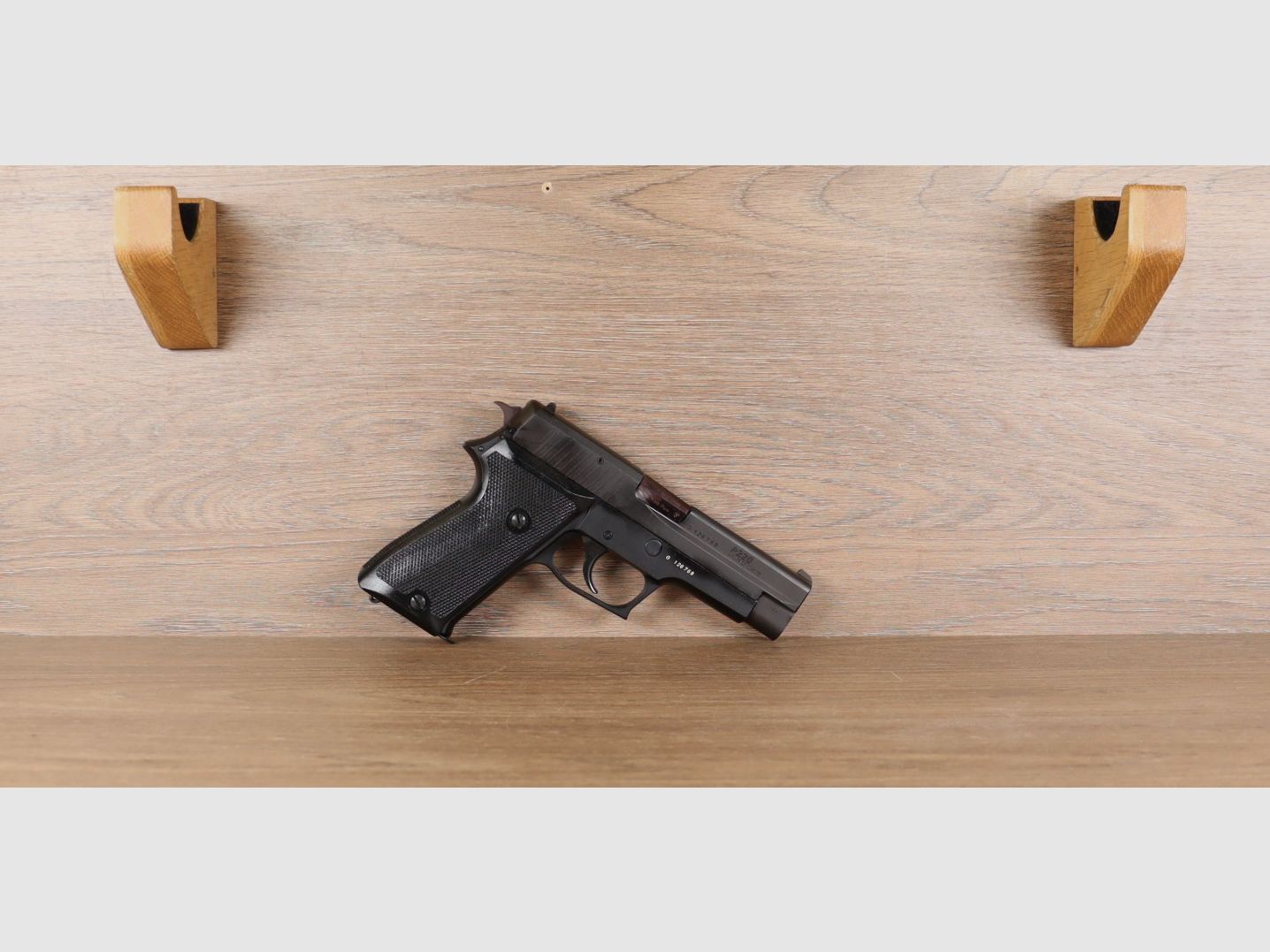 P220-2, Bild 1 von 2