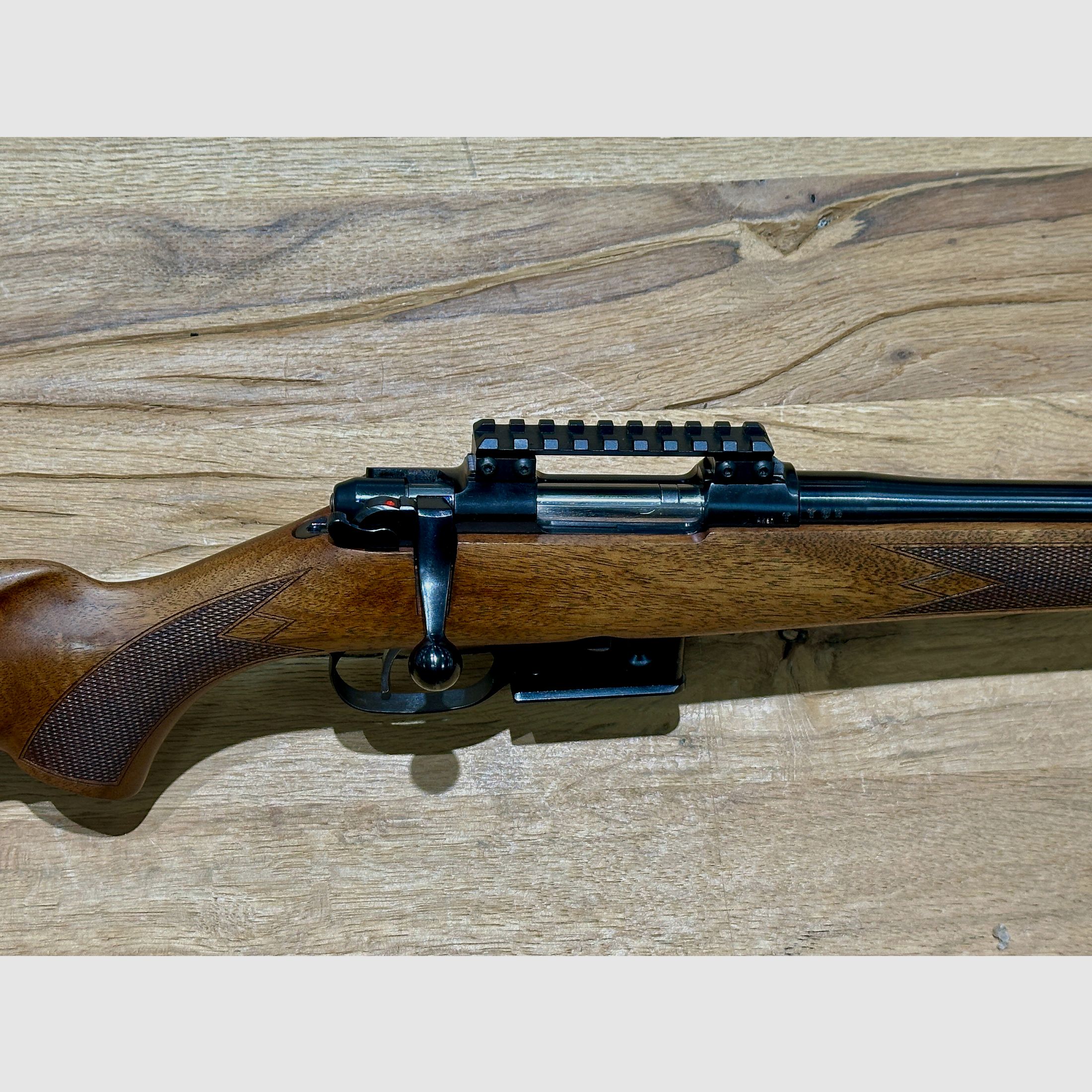 CZ 527 M Karabiner .223Rem. mit Picatinny-Montage & Schalldämpfer