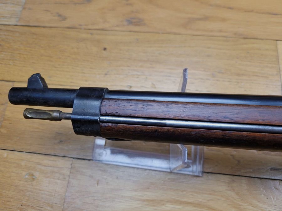 Rarissima e magnifica carabina da cavalleria Berthier 1890 » 2° tipo » – in tre colpi e calibro originale 8×51 – quasi tutte scomparse a causa della conversione allo standard 1916 e successivi – configurazione 100% originale – completamente monomatricolata fino al bastone di pulizia – stato museale!, immagine 30 di 30